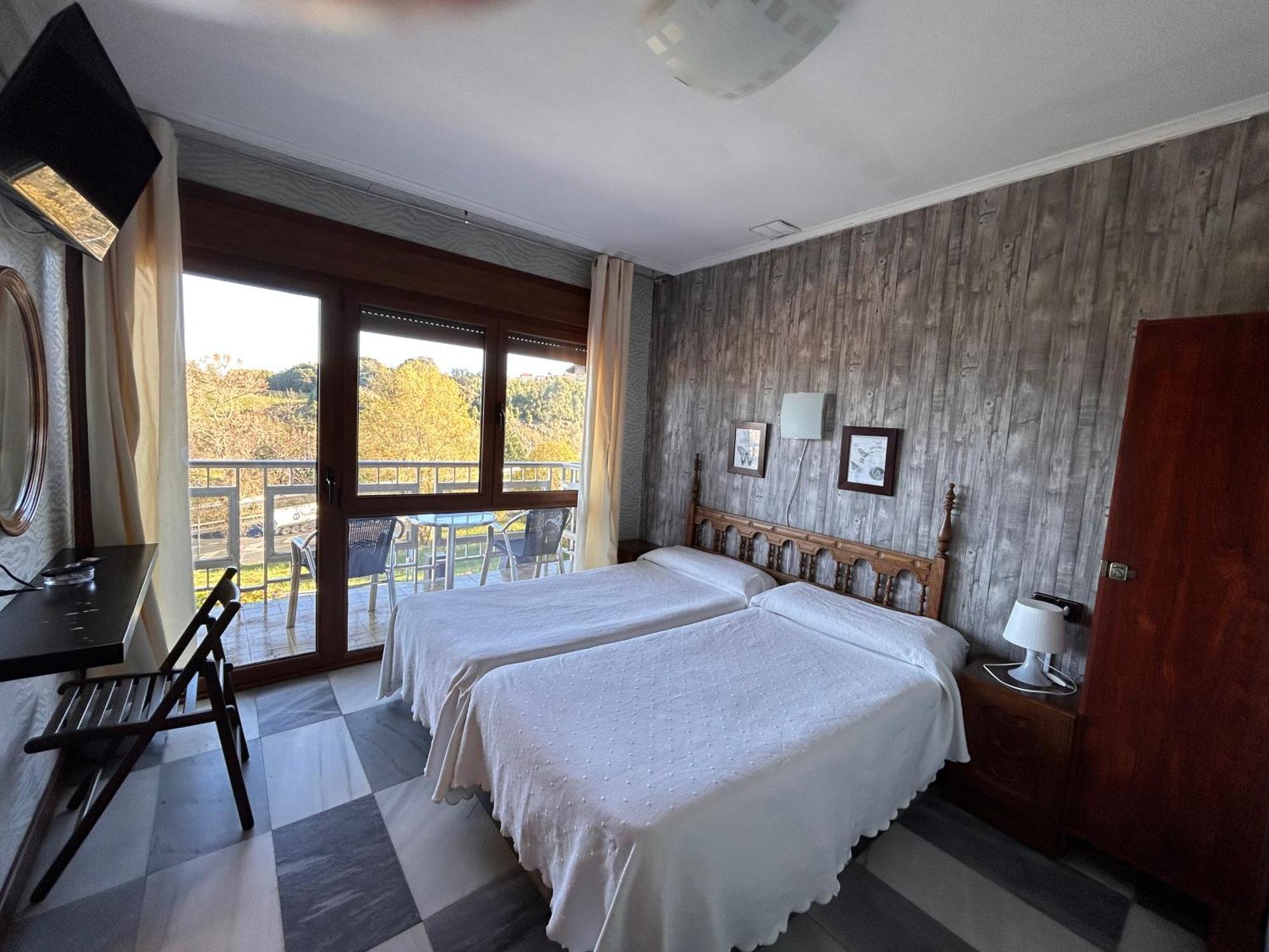 Hostal El Carro Laredo Ngoại thất bức ảnh